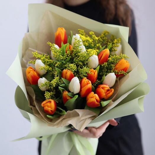 Весенняя коллекция: Тюльпаны и солидаго