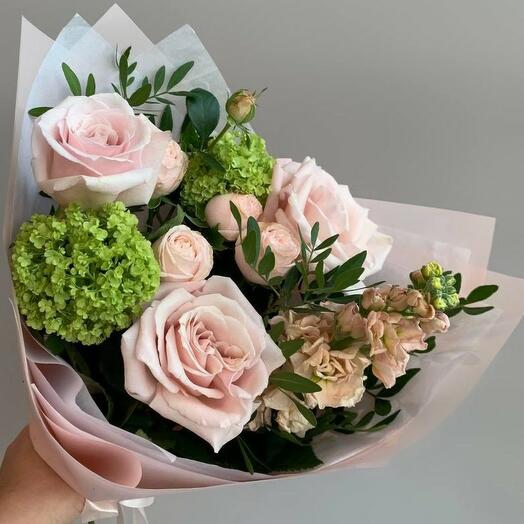 Bouquet of Viburnum and Rose Ecuador