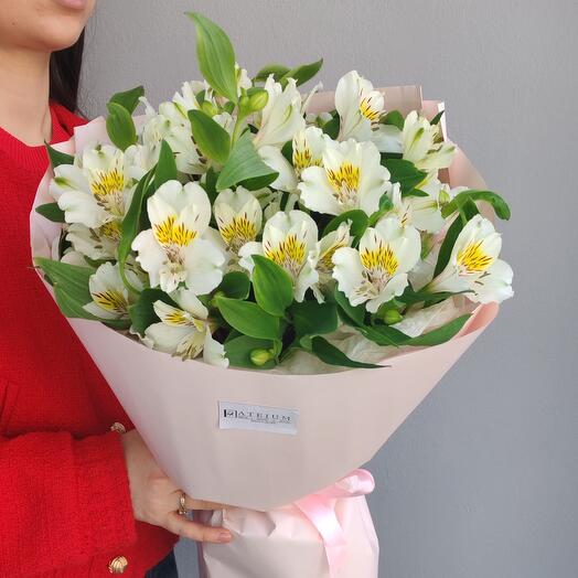 Bouquet of white alstroemeria