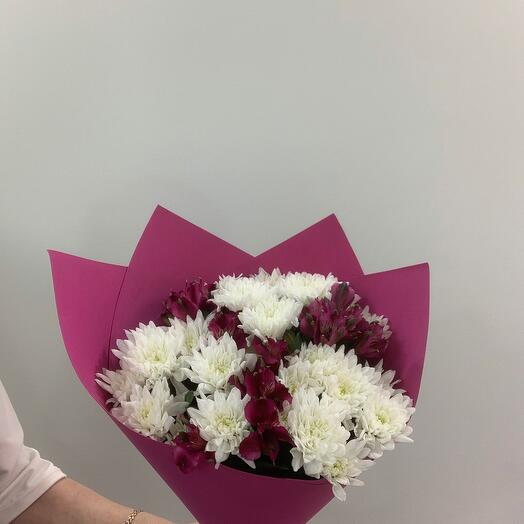 Bouquet of bush chrysanthemums and alstroemeria
