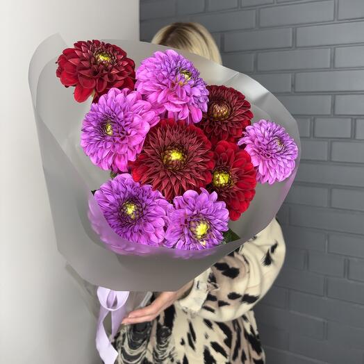 Букет микс красные и фиолетовые георгины (9)