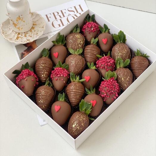 Клубника в шоколаде 20 штук молочный шоколад