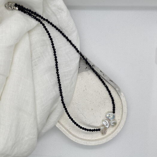 Чокер из авантюринового стекла и жемчуга