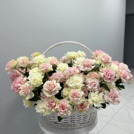 Корзина с французскими розами