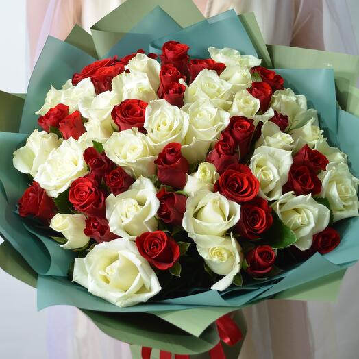 51 Роза микс (белая и красная)