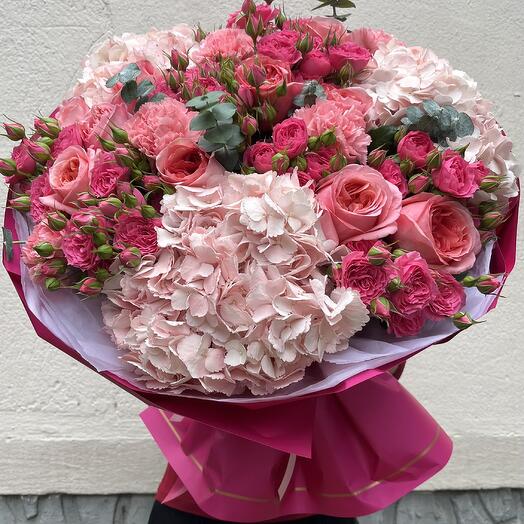 Авторский Букет Карамельное облако с гортензиями , пионовидными розами , спрей розами