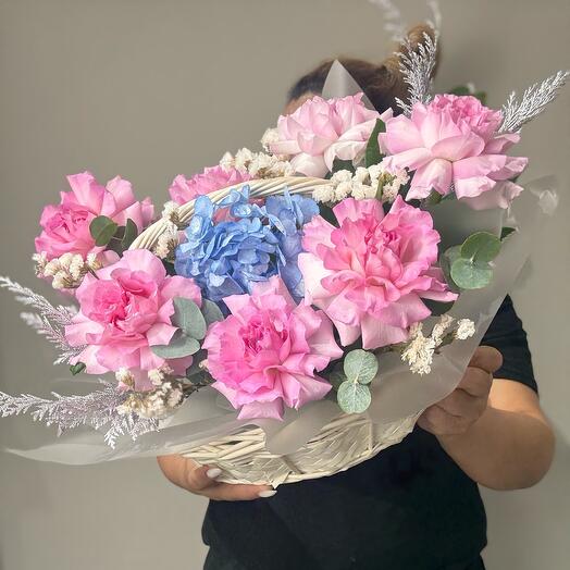 Корзина из французских роз