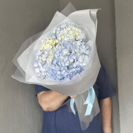 Букет из трех голубых гортензий 💙
