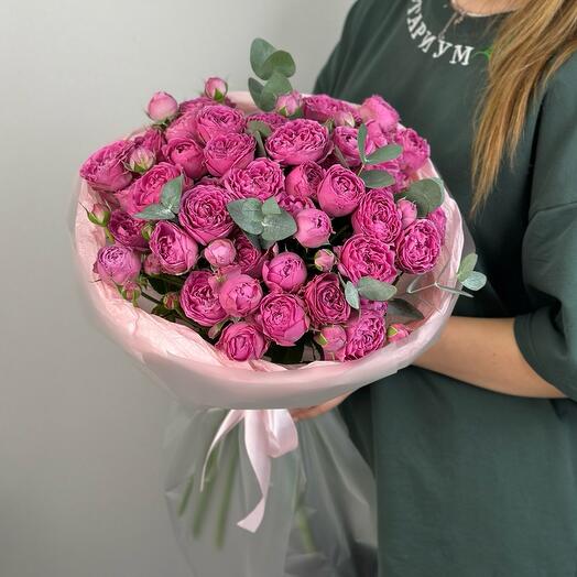 Скидка 30% 🫶🏻 Букет из 15 кустовых пионовидных роз с эвкалиптом PREMIUM с доставкой по краснодару