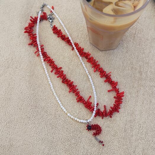 Сет украшений из коралла и перламутра с кулоном креветка