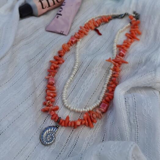 Сет украшений из коралла и майорики с кулоном ракушка