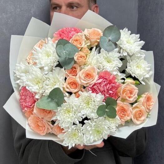 Bouquet of Sweet Sarah bush roses and bush white chrysanthemums