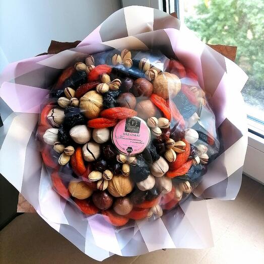 Букет из сухофруктов и орехов