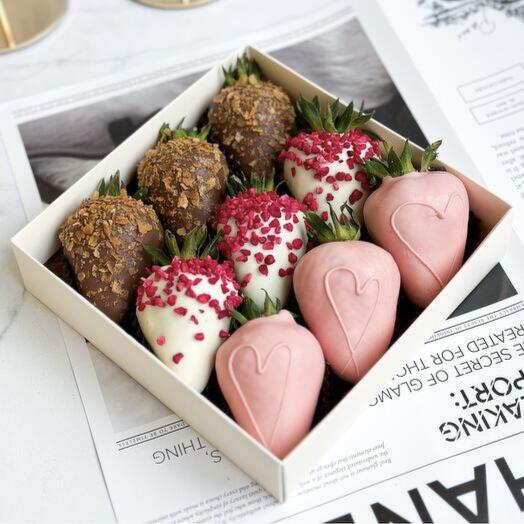 Клубника в шоколаде «Love» - 9 ягод
