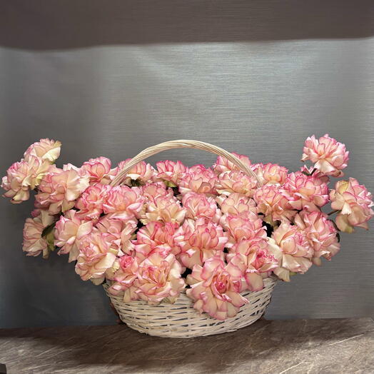 Корзина с французскими розами