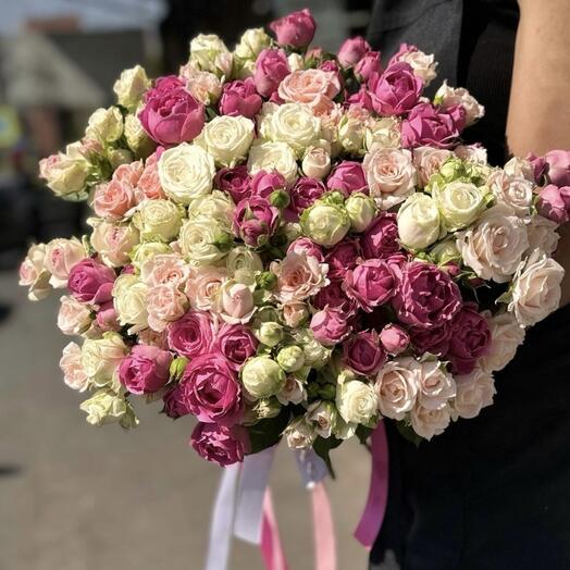 Փունջ խառի փնջային վարդերով