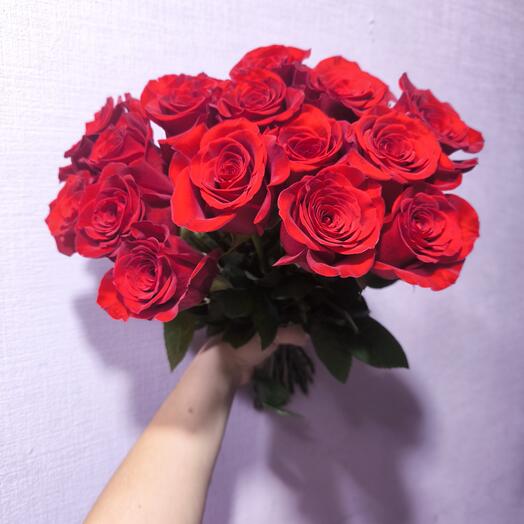 Красные розы 15 шт