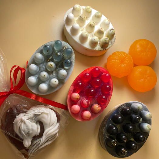 Подарочный набор мыла ручной работы 5 "Массажное мыло с люфой"