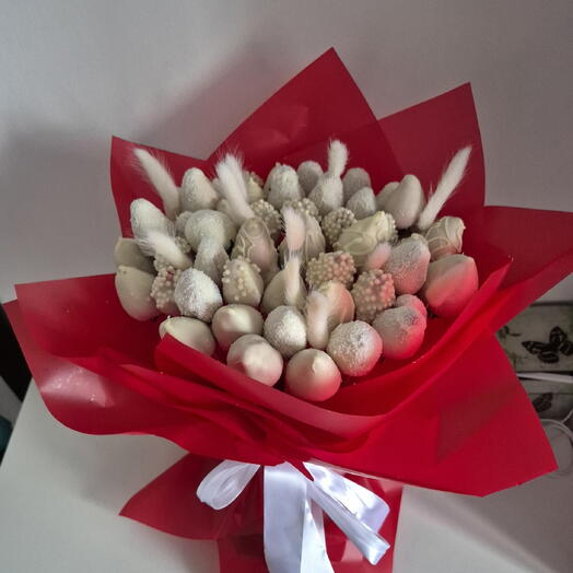 Букет из клубники в белом шоколаде "Белый шик"