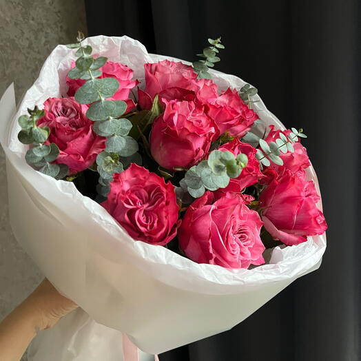 Букет 11 пионовидных роз кантри с эвкалиптом🍓