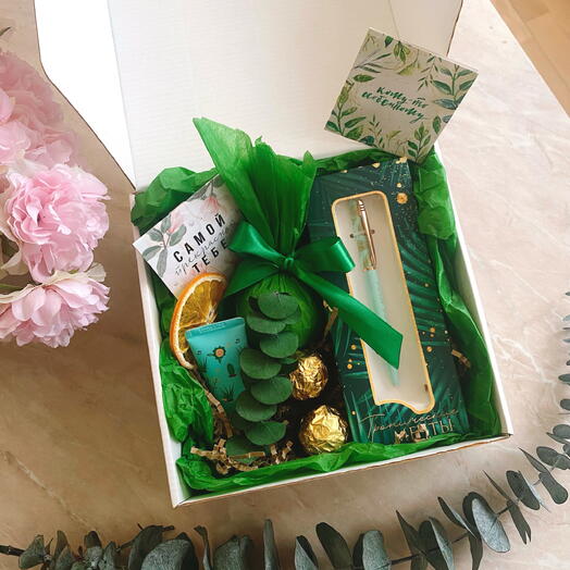 Подарочный набор для девушки "Знак внимания"