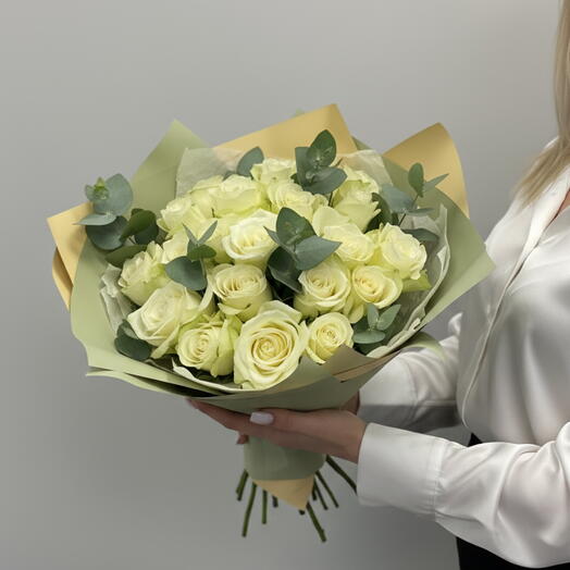Bouquet of white roses "Noble taste"