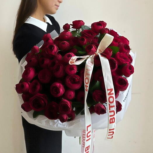 Букет "19 кустовых роз Red Piano"