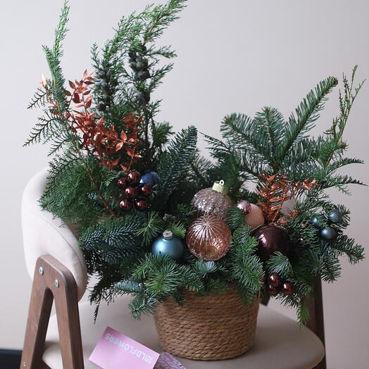 Большая Новогодняя композиция из хвои (Нобилис, туя, кипарис)