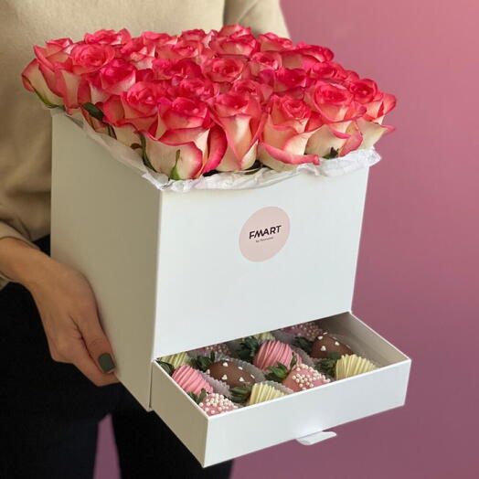 Цветочная шкатулка с клубникой в шоколаде -Джумелия-