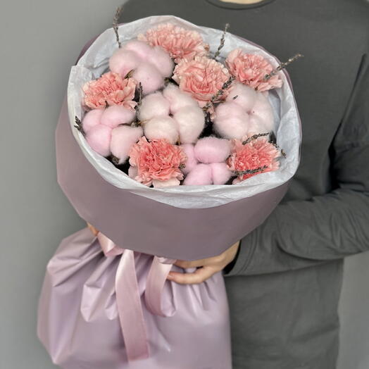 Букет из хлопка, диантусов, лаванды