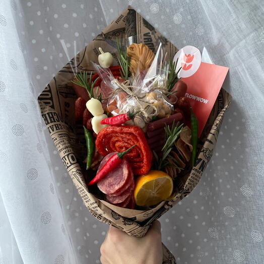 Сырно-мясной закусочный букет