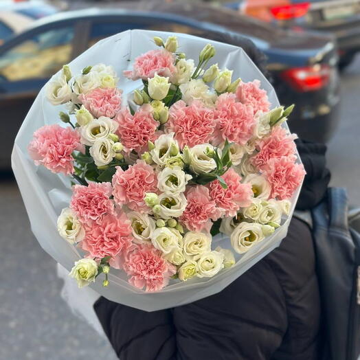 Букет из диантусов и эустом