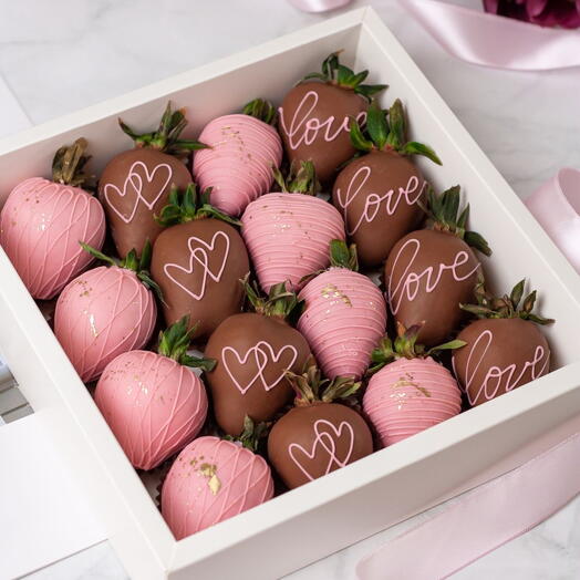 Клубника в шоколаде «Love» 16 шт