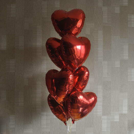 Фонтан из 7 красных сердец