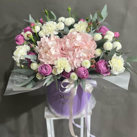 Цветы в коробке с гортензией 🌸