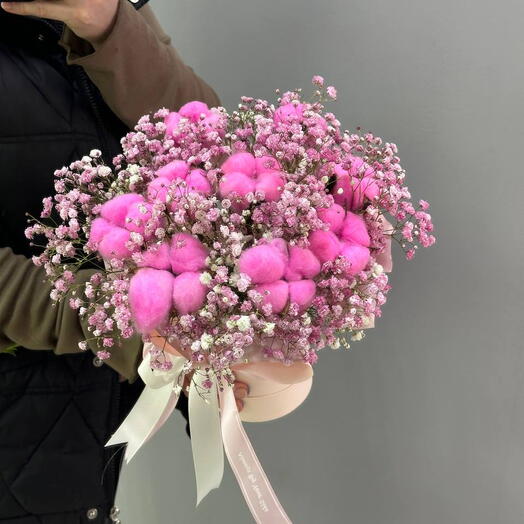 Композиция из хлопка и розовой гипсофилы