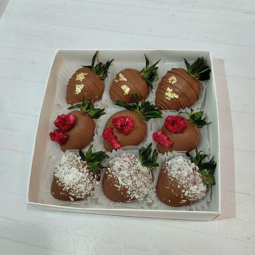 Клубника в молочном шоколаде 9шт