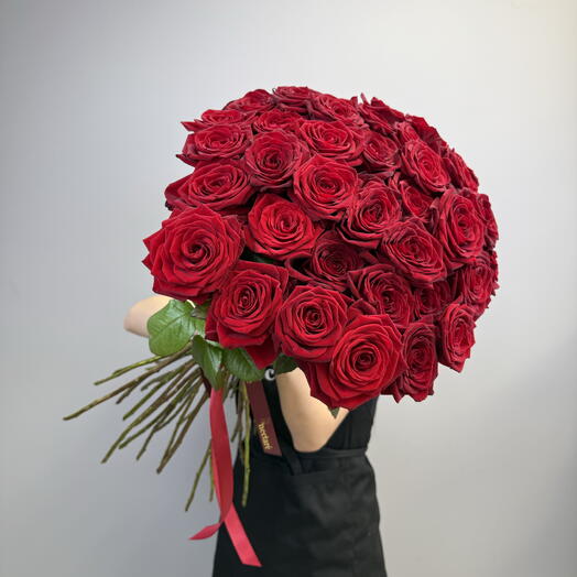 Моно букет красных роз под ленту 35 шт 🌹