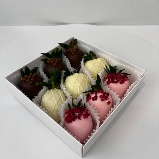 Подарочный набор клубники в шоколаде на 8 марта