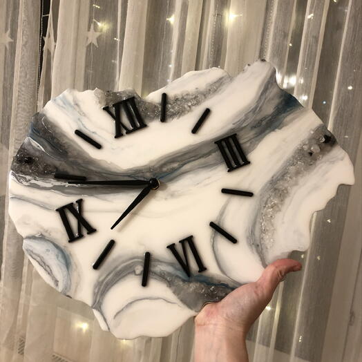 Часы жеода из эпоксидной смолы