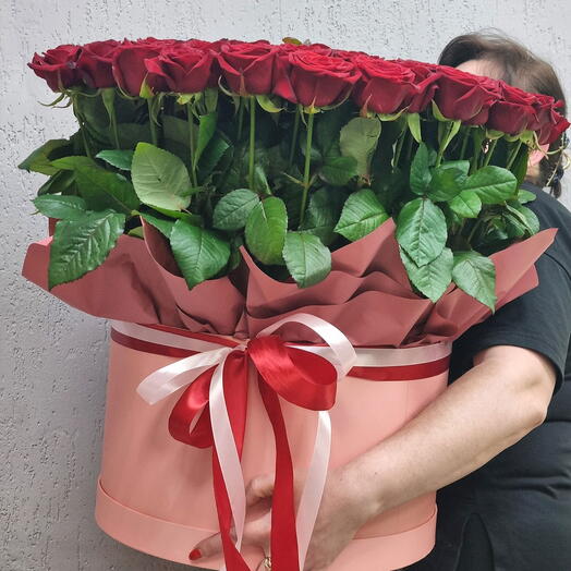101 роза в коробке