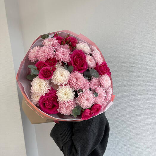 Букет сборный
Хризантема , кустовая Роза , Роза Эквадор