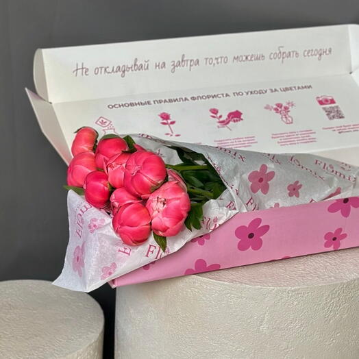 Пионы  в коробке