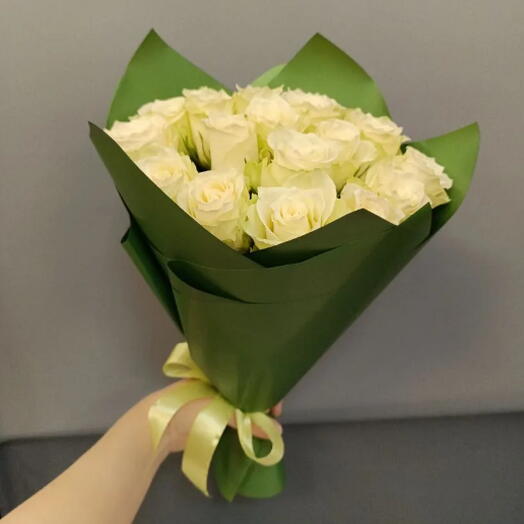 Букет 19 белых роз