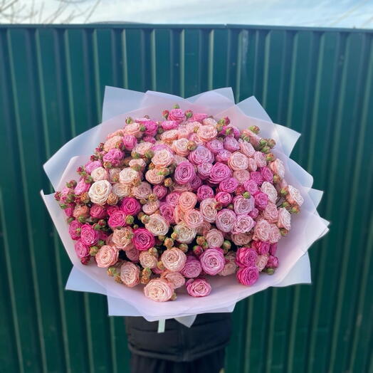 G Леди Мадам Бомбастик😍️
Розово-ягодное сочетание кустовых пионовидных роз😍