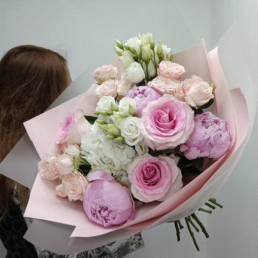 Букет пион, роза, гортензия, роза кустовая, эустома peony