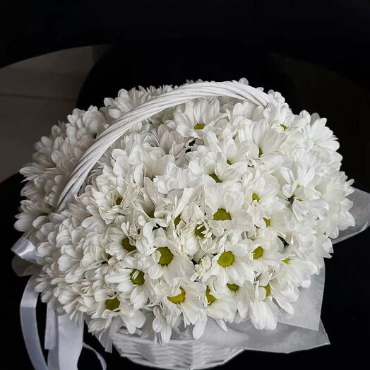 Корзина с ромашками