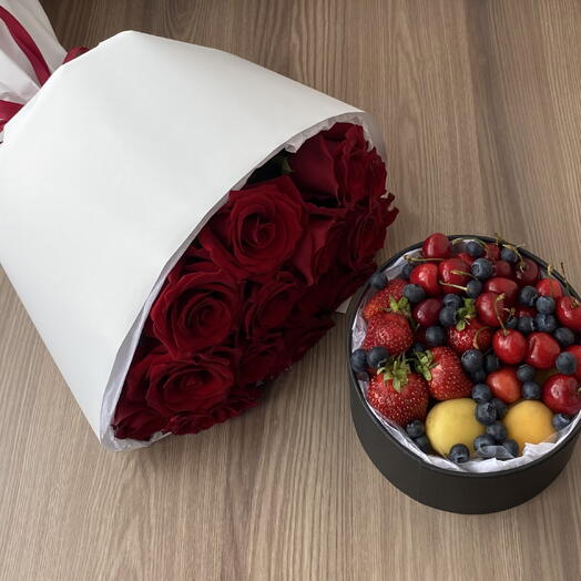 🌹Алые розы Эквадор и бокс с ягодами 🫐 🍓
Подарок любимой девушке | Цветы в день рождения