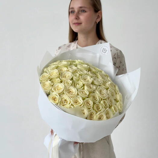 Букет из 55 белых роз