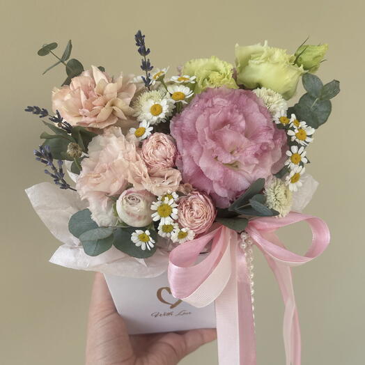 Композиция из эустомы/ромашки/лаванды/пионовидных роз💕